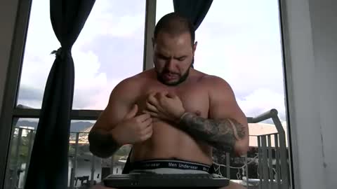 Snapshot of neron_xxl chatting on December 21, 11:01 pm neron XXL online show from December 21, 11:01 pm