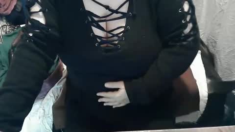 Snapshot of neslihan35 chatting on February 16, 6:10 am neslihan online show from February 16, 6:10 am