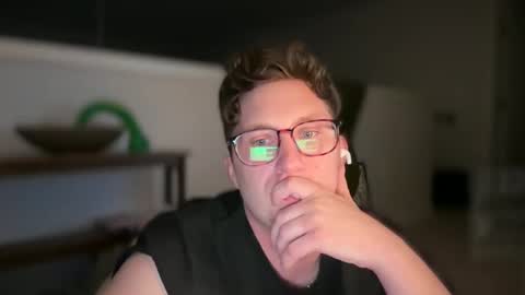 Snapshot of netflixhumanicorn chatting on December 28, 1:59 pm RyRy online show from December 28, 1:59 pm