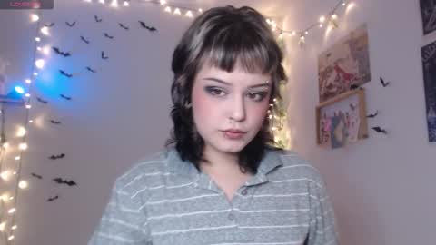 Snapshot of neurotic_witch chatting on November 5, 6:02 am Mar online show from November 5, 6:02 am