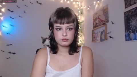 Snapshot of neurotic_witch chatting on November 6, 6:47 am Mar online show from November 6, 6:47 am