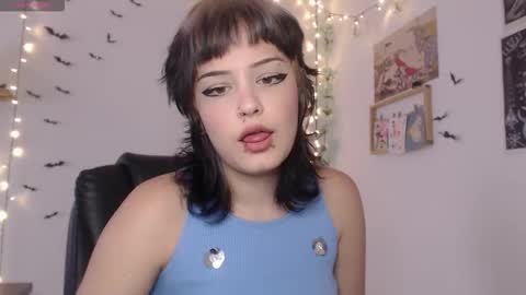 Snapshot of neurotic_witch chatting on November 18, 5:06 pm Mar online show from November 18, 5:06 pm