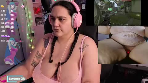 Snapshot of nevermakeawish chatting on February 19, 6:54 pm Wishs Playground online show from February 19, 6:54 pm