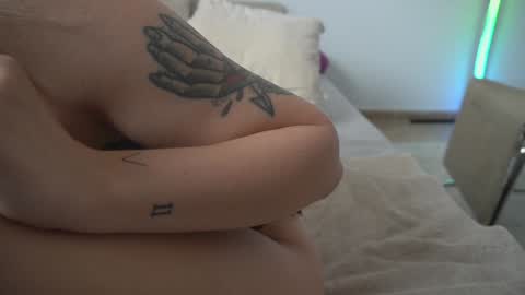 new dee online show from October 16, 1:01 pm