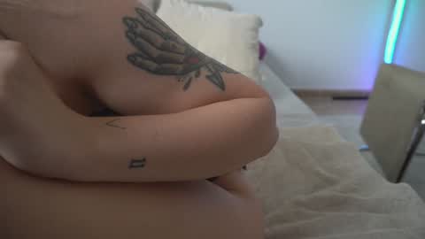 new dee online show from January 10, 1:02 pm