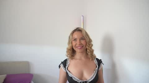 new dee online show from February 11, 12:32 pm