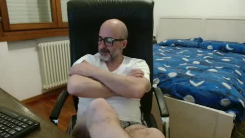 simi online show from April 12, 6:24 pm