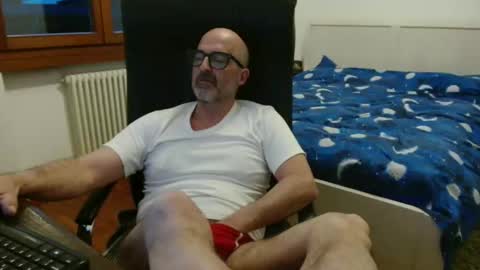 simi online show from April 19, 6:21 pm