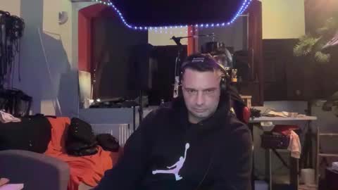 Snapshot of newcouple2023 chatting on November 6, 12:28 pm newguy2025 online show from November 6, 12:28 pm