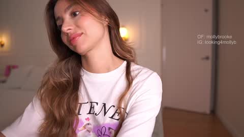 Snapshot of newmollybrooke chatting on September 22, 11:51 pm  all my links Here online show from September 22, 11:51 pm