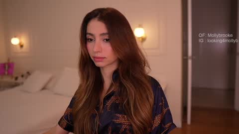 Snapshot of newmollybrooke chatting on March 3, 2:28 am all my links Here online show from March 3, 2:28 am