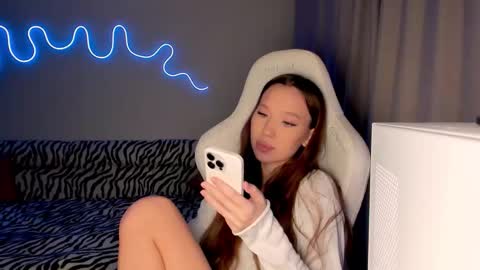 Mina online show from November 14, 1:21 pm