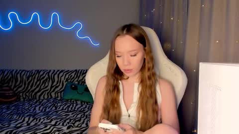 Mina online show from December 4, 1:53 pm