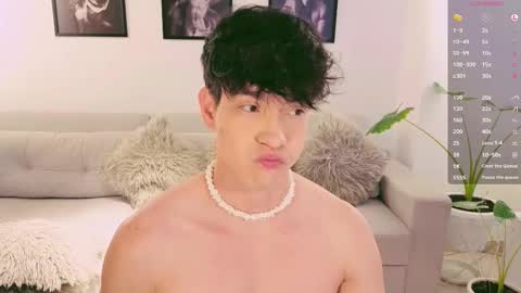 Snapshot of neythan__blaze chatting on October 15, 12:33 am   online show from October 15, 12:33 am