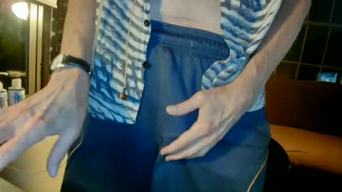 Snapshot of nfgwholoves2cum chatting on September 29, 12:49 am NFG Nice Friendly Guy Dick online show from September 29, 12:49 am