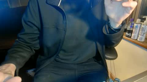 Snapshot of nfgwholoves2cum chatting on November 4, 12:43 am NFG Nice Friendly Guy Dick online show from November 4, 12:43 am