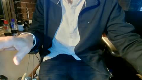 Snapshot of nfgwholoves2cum chatting on November 19, 2:22 am NFG Nice Friendly Guy Dick online show from November 19, 2:22 am