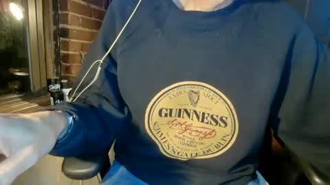 Snapshot of nfgwholoves2cum chatting on December 1, 3:55 am NFG Nice Friendly Guy Dick online show from December 1, 3:55 am