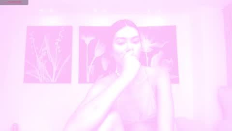 Snapshot of niasalvatore chatting on February 17, 8:47 pm Call me Nia online show from February 17, 8:47 pm