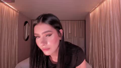 Snapshot of niasalvatore chatting on March 1, 7:15 pm Call me Nia online show from March 1, 7:15 pm