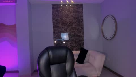 Snapshot of niasalvatore chatting on February 10, 2:48 am Call me Nia online show from February 10, 2:48 am