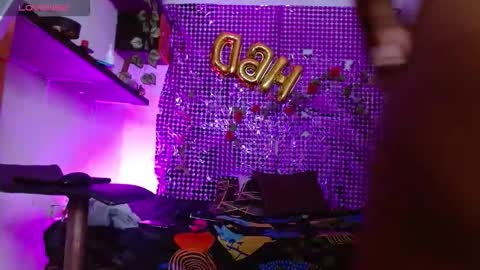 Snapshot of niawk_ chatting on November 28, 3:25 pm Niawk online show from November 28, 3:25 pm