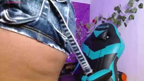 Snapshot of niawk_ chatting on December 2, 5:08 pm Niawk online show from December 2, 5:08 pm