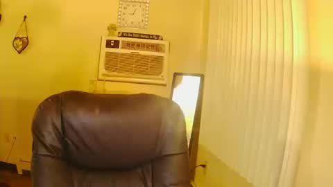 Snapshot of niccibaby chatting on October 12, 1:59 am Nicci babyyy online show from October 12, 1:59 am