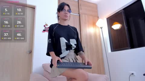 Snapshot of nice_day_ chatting on December 19, 4:34 am day online show from December 19, 4:34 am