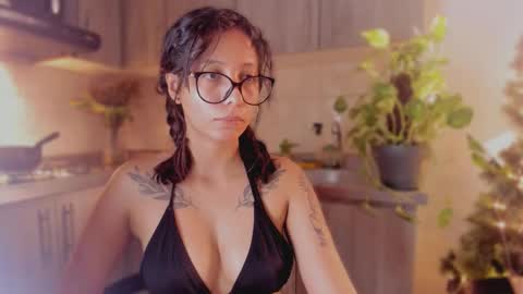 Snapshot of nice_day_ chatting on December 17, 12:55 pm day online show from December 17, 12:55 pm