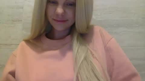 Snapshot of nicecolddrink2 chatting on October 16, 10:38 am Amber online show from October 16, 10:38 am