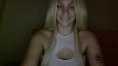 Snapshot of nicecolddrink2 chatting on November 23, 12:05 pm Amber online show from November 23, 12:05 pm