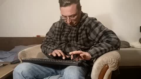 Snapshot of nicefuck0077 chatting on December 22, 1:55 am nicefuck0077 online show from December 22, 1:55 am