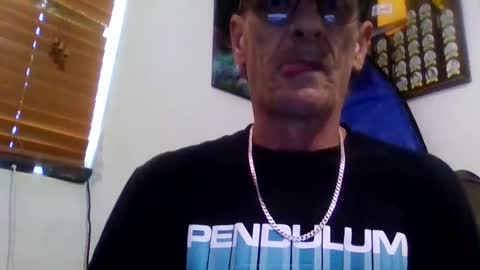 Snapshot of niceozziecockxxx chatting on December 20, 2:18 am Sexiishaine online show from December 20, 2:18 am