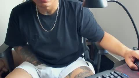 Snapshot of nicepussyandcock chatting on October 16, 4:19 pm Camila And Steeven online show from October 16, 4:19 pm