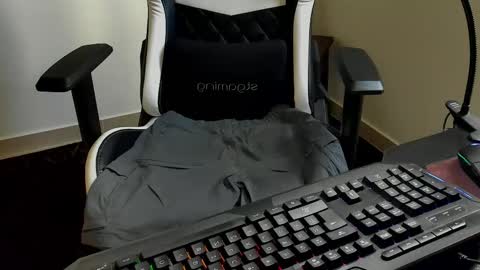 Snapshot of nicepussyandcock chatting on October 18, 7:03 pm Camila And Steeven online show from October 18, 7:03 pm