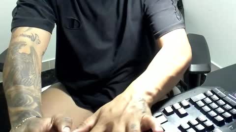 Snapshot of nicepussyandcock chatting on November 14, 2:32 am Camila And Steeven online show from November 14, 2:32 am