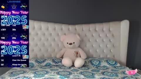 Snapshot of nichole_bree chatting on January 8, 11:32 am Nichole online show from January 8, 11:32 am