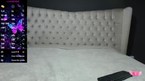Snapshot of nichole_bree chatting on September 20, 11:00 am Nichole online show from September 20, 11:00 am