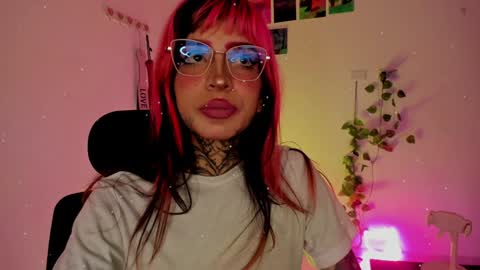 Snapshot of nicki_1 chatting on January 22, 8:18 am Help me reach 100 thumbs up online show from January 22, 8:18 am