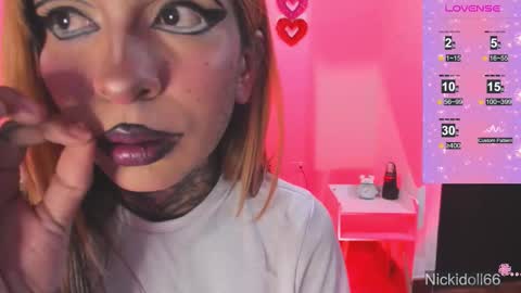 Snapshot of nicki_1 chatting on September 16, 7:42 am Help me reach 100 thumbs up online show from September 16, 7:42 am