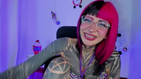 Snapshot of nicki_1 chatting on November 27, 6:48 am Help me reach 100 thumbs up online show from November 27, 6:48 am