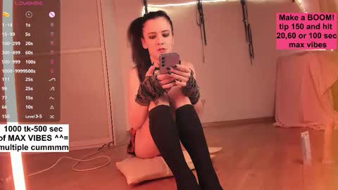 Snapshot of nickiii666 chatting on December 5, 8:34 am Karolina online show from December 5, 8:34 am