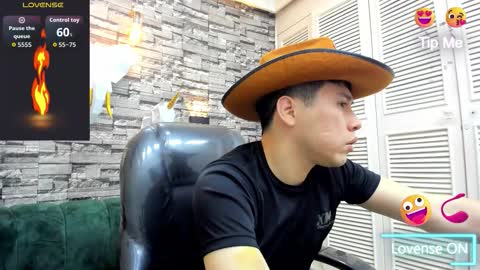 Nickk Wolff online show from December 3, 4:42 am