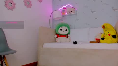 Snapshot of nicksantos_ chatting on January 17, 6:44 pm Nicolas online show from January 17, 6:44 pm