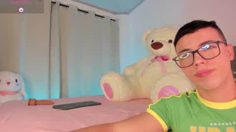 Snapshot of nicksantos_ chatting on September 9, 3:55 pm Nicolas online show from September 9, 3:55 pm