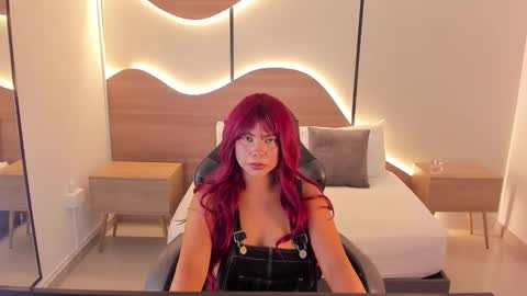 Snapshot of nicky_peyton chatting on November 4, 2:43 am Nicky online show from November 4, 2:43 am