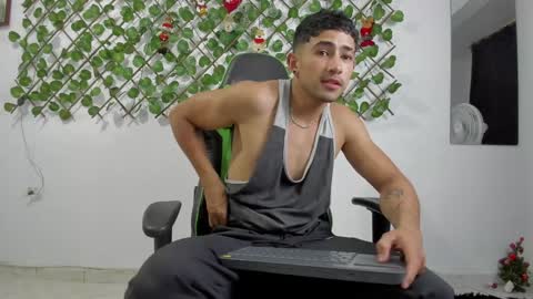 nicky online show from December 9, 7:39 pm