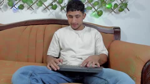 nicky online show from December 13, 7:43 pm