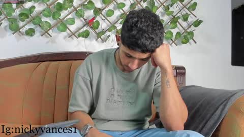 nicky online show from January 4, 8:27 pm